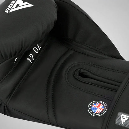RDX Aura T-17 boxing gloves – design detail